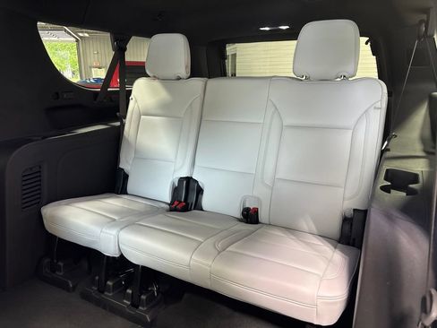 Used 2025 Chevrolet Suburban Premier AWD/4WD image 59
