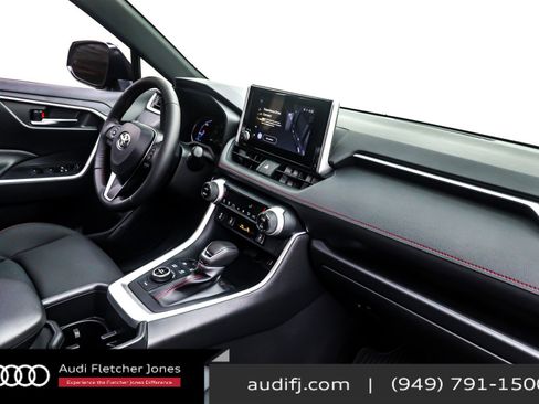 Used 2025 Toyota RAV4 SE image 16