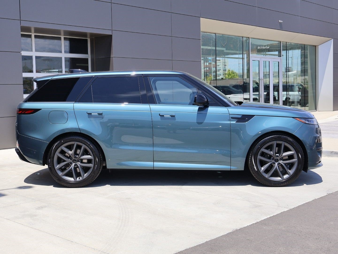 Used 2026 Land Rover Range Rover Sport Dynamic SE AWD/4WD image 5