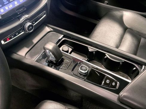 Certified 2023 Volvo XC60 B5 Core w/ Climate Package AWD/4WD image 18