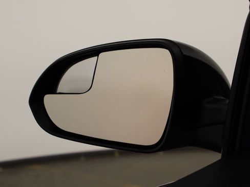 Used 2022 Hyundai Accent Limited image 36