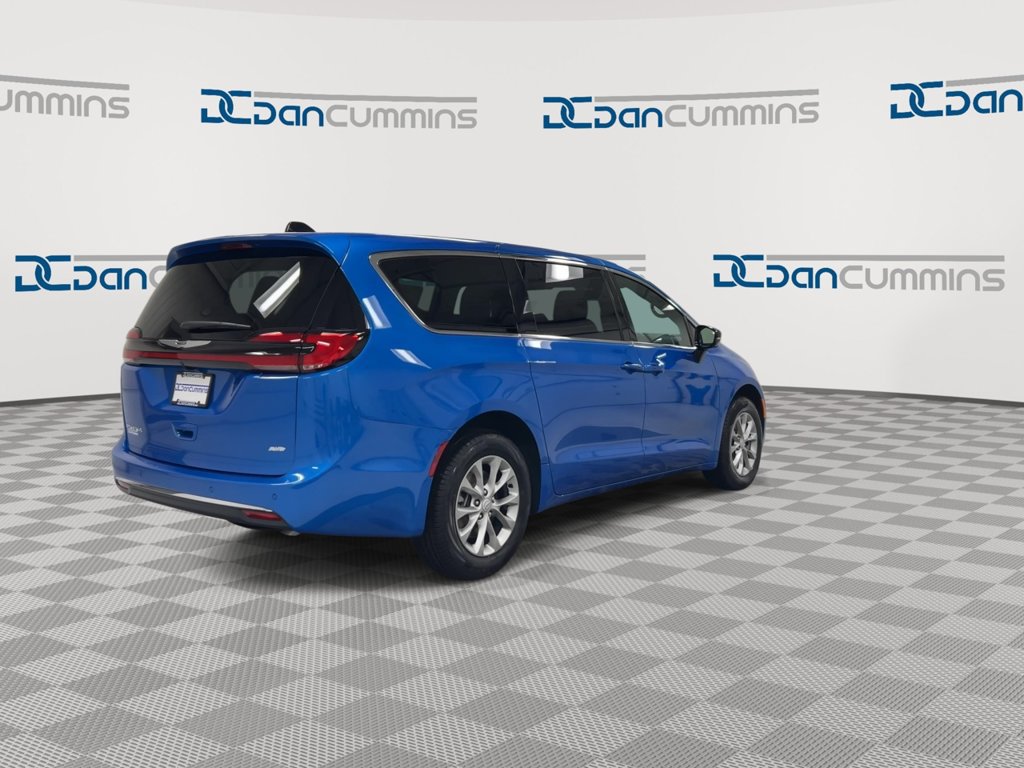New 2026 Chrysler Pacifica Select AWD/4WD image 8