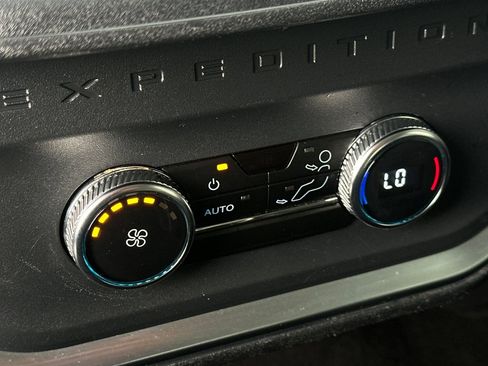 Used 2025 Ford Expedition Active AWD/4WD image 14