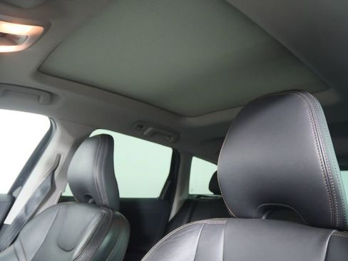 Used 2017 Volvo XC60 T5 Dynamic w/ Preferred Option Package image 10