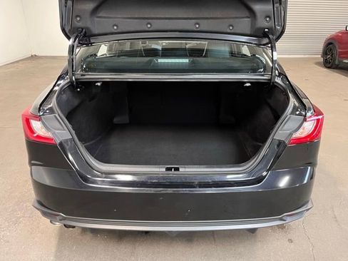 Used 2025 Toyota Camry SE image 16