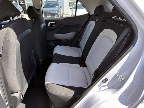 Used 2020 Hyundai Venue SEL FWD image 12