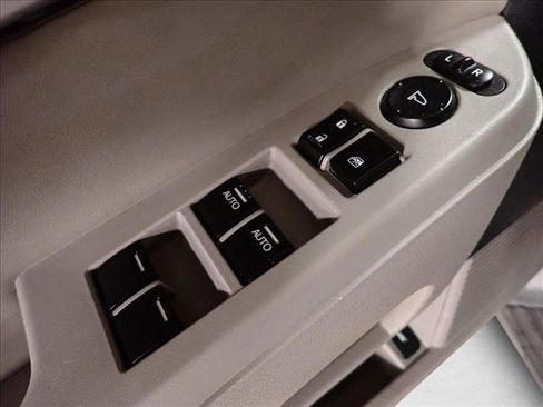 Used 2011 Honda Pilot Touring image 16