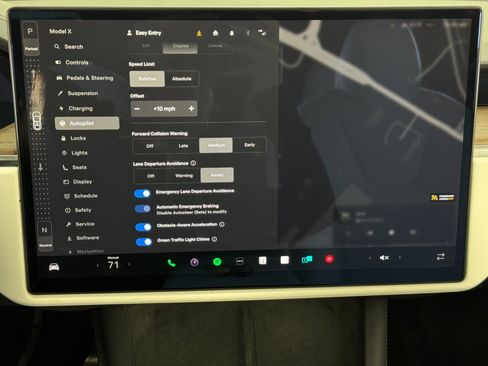 Used 2022 Tesla Model X image 25