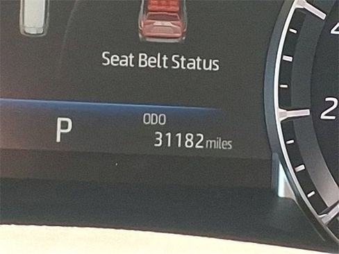 Used 2023 Toyota Highlander L image 19