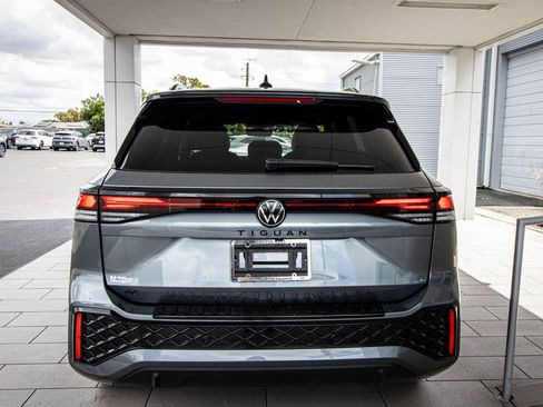 New 2026 Volkswagen Tiguan SE R-Line FWD image 19