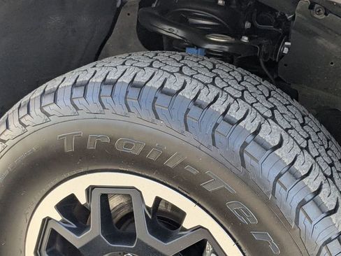 Used 2025 Toyota Tacoma TRD Off-Road image 29