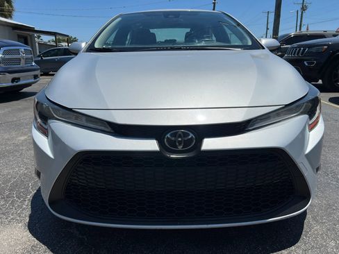 Used 2020 Toyota Corolla LE FWD image 2