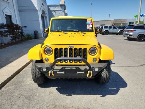 Used 2015 Jeep Wrangler Unlimited Sahara w/ Connectivity Group AWD/4WD image 8