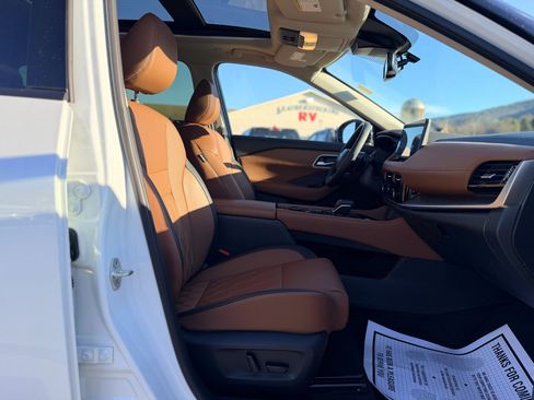 Used 2025 Nissan Rogue Platinum image 36