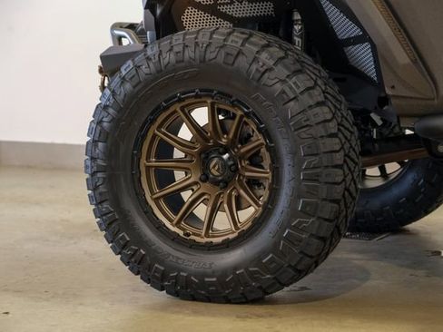 Used 2025 Jeep Gladiator Sport image 5