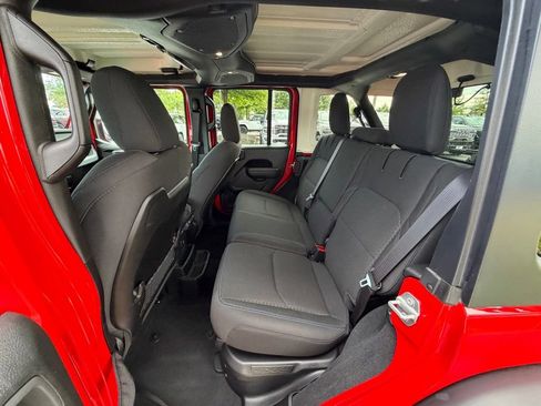 Certified 2025 Jeep Wrangler Unlimited Rubicon 4xe w/ Convenience Group AWD/4WD image 18