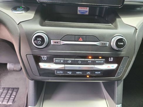 Used 2020 Ford Explorer XLT w/ Equipment Group 202A image 24