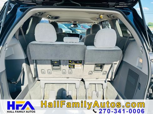 Used 2018 Toyota Sienna LE FWD image 17