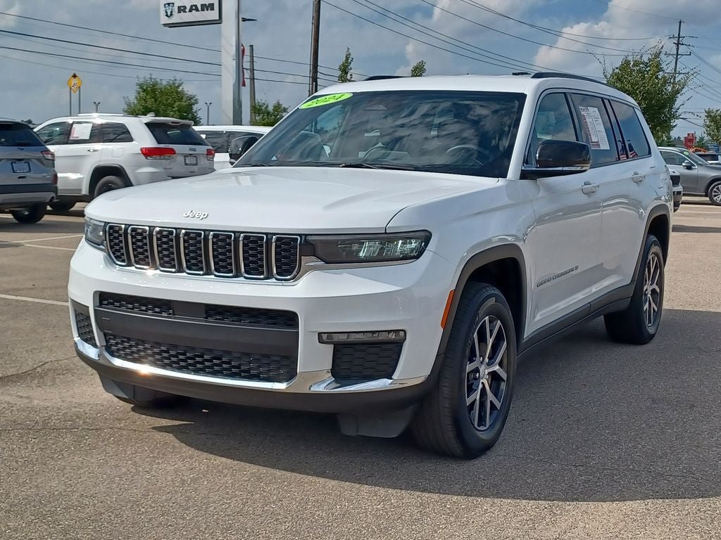 Used 2024 Jeep Grand Cherokee L Limited AWD/4WD image 2