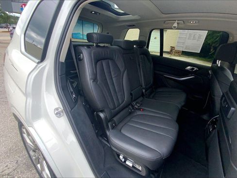 Used 2022 BMW X7 xDrive40i w/ Executive Package AWD/4WD image 24
