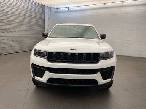 New 2026 Jeep Grand Cherokee L Laredo image 6