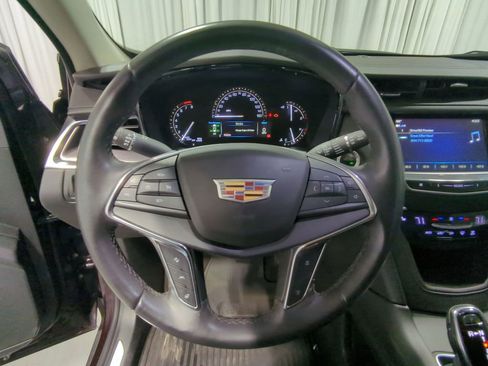 Used 2018 Cadillac XT5 Luxury w/ Driver Awareness Package image 36