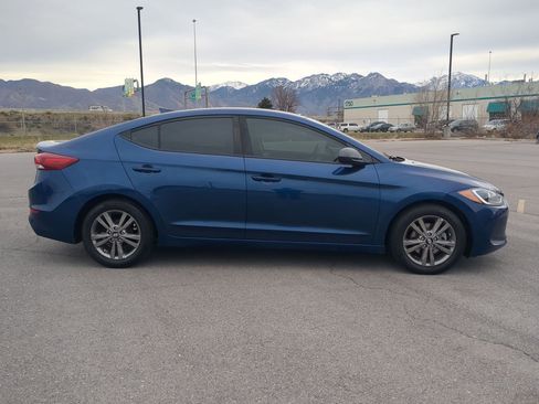 Used 2017 Hyundai Elantra SE image 2