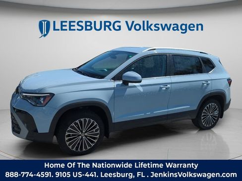 New 2026 Volkswagen Taos SE image 13
