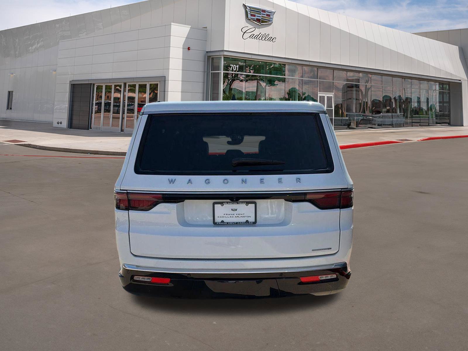 Used 2024 Jeep Wagoneer L Series II w/ Flexible Seating Group RWD image 4