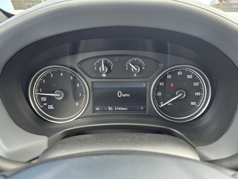 Used 2023 Buick Enclave Essence image 19