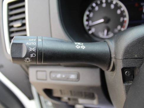 Used 2024 Nissan Frontier SV image 18