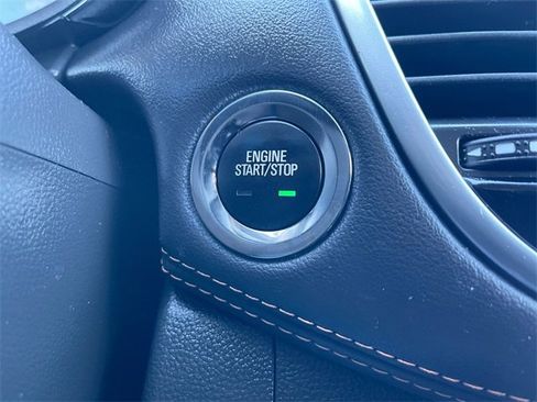 Certified 2022 Chevrolet Trax LT w/ LT Convenience Package image 16