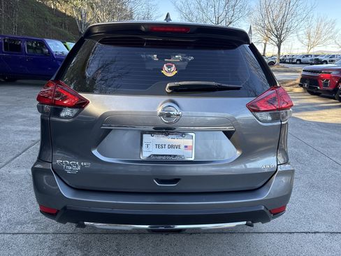 Used 2017 Nissan Rogue S image 6