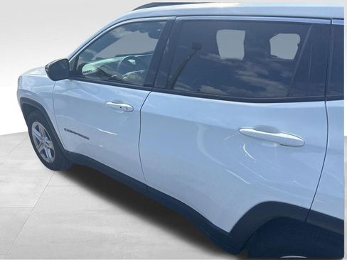 Used 2023 Jeep Compass Latitude image 5