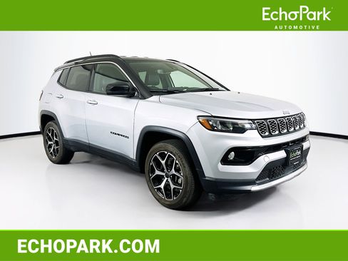 Used 2025 Jeep Compass Limited image 1