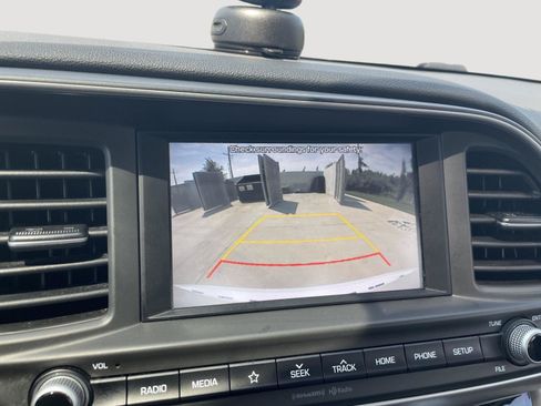 Used 2019 Hyundai Elantra SEL FWD image 26