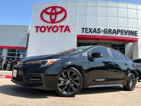 Used 2023 Toyota Corolla SE FWD image 2