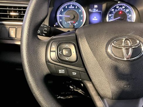 Used 2017 Toyota Camry LE image 24
