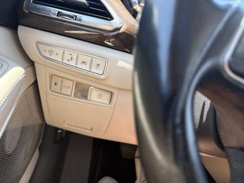 Used 2017 Genesis G90 3.3T Premium RWD image 22