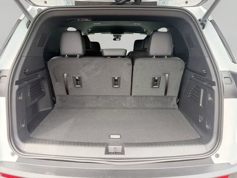 Used 2026 Chevrolet Traverse LT w/ Driver Confidence Package FWD image 8