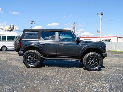 Used 2022 Ford Bronco Black Diamond image 3