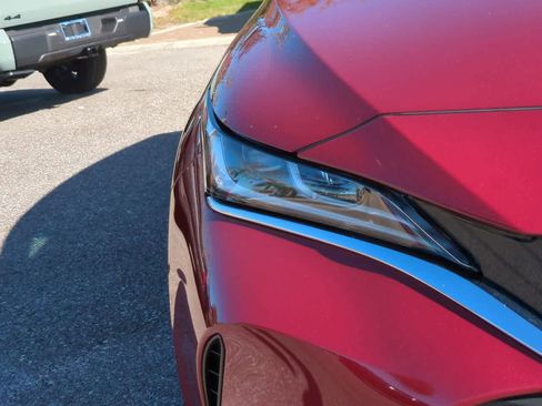 Used 2024 Toyota Venza Limited image 10