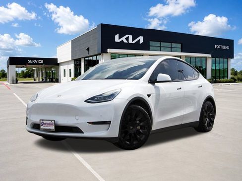 Used 2022 Tesla Model Y Long Range AWD/4WD image 1