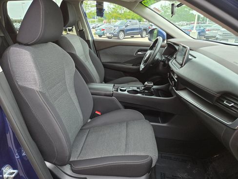 Used 2023 Nissan Rogue SV AWD/4WD image 9