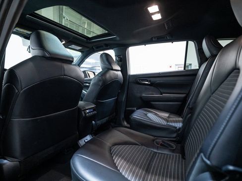 Used 2022 Toyota Highlander XSE image 34