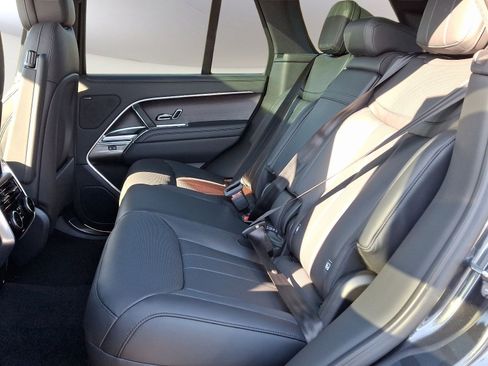 New 2025 Land Rover Range Rover SE image 8