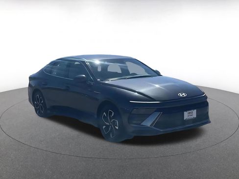 Used 2025 Hyundai Sonata SEL FWD image 2