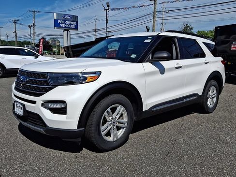 Certified 2023 Ford Explorer XLT w/ Equipment Group 202A AWD/4WD image 1