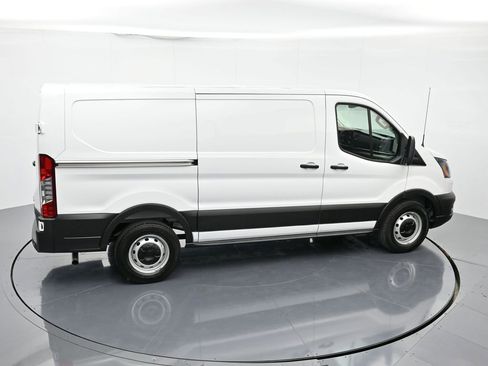 New 2025 Ford Transit 150 Low Roof RWD image 27