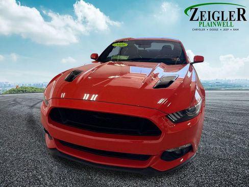 Used 2016 Ford Mustang GT Premium w/ Black Accent Package RWD image 9